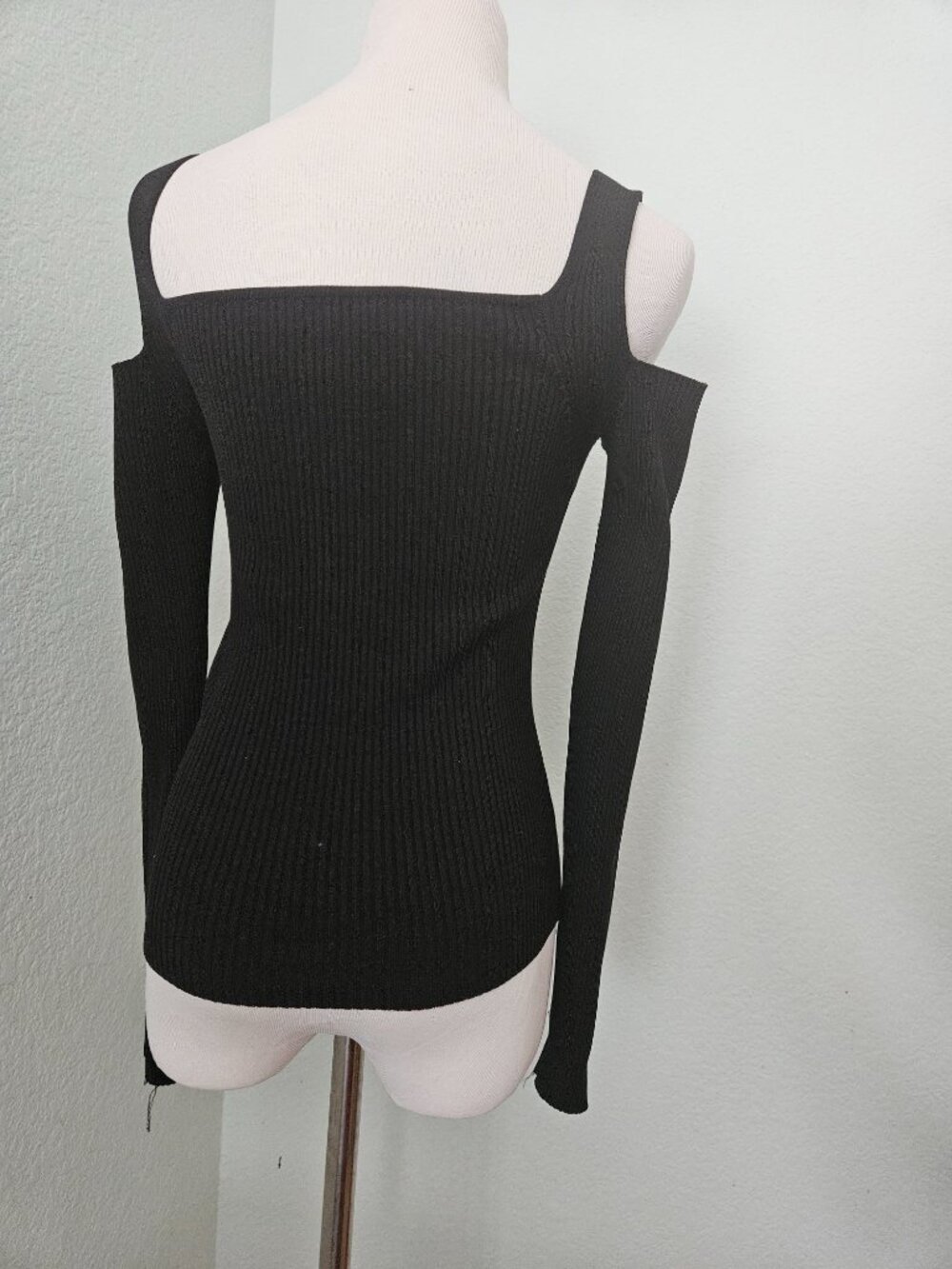 Black Ribbed Cold Shoulder Ruched Long Sleeve Top - Picture 3 of 4